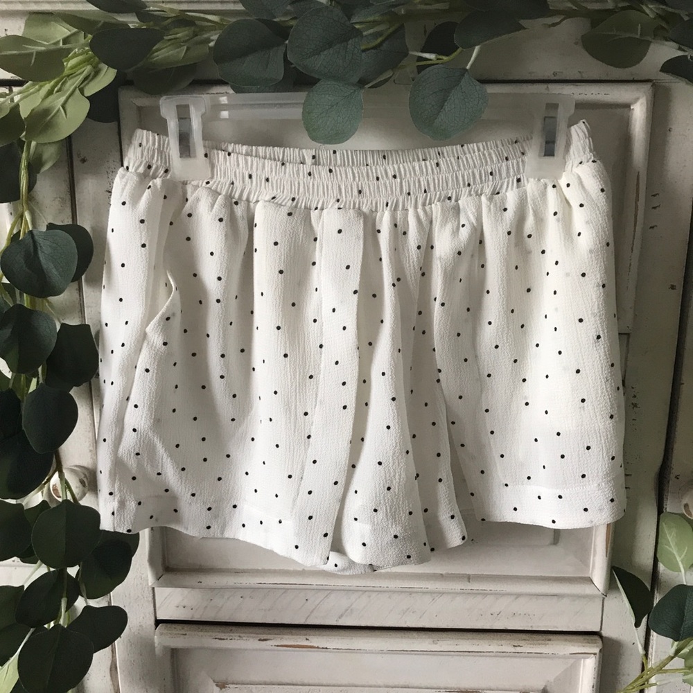 Women’s white/black polka dot skirt, shorts size S